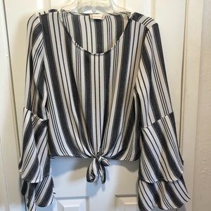 Long sleeve blouse, kind cropped